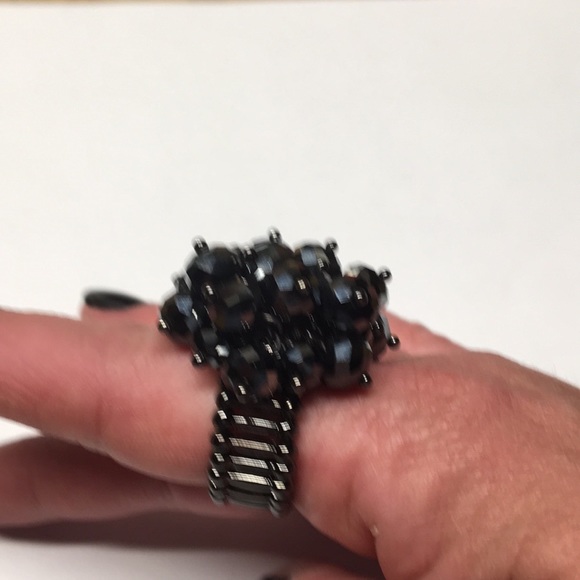Hematite beaded stretch ring - Picture 4 of 5